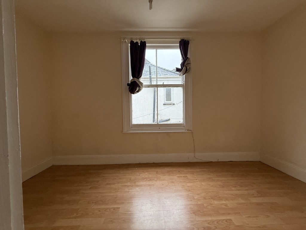 Lot: 79 - SUBSTANTIAL VICTORIAN HOME REQUIRING REFURBISHMENT - Bedroom